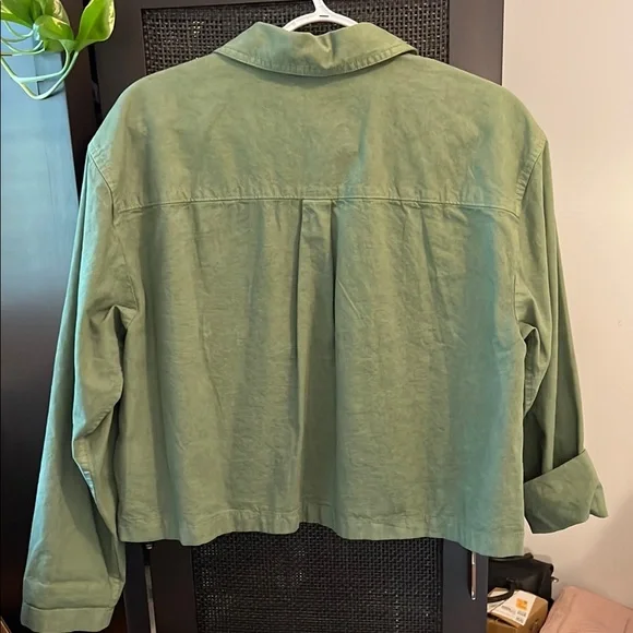 Green Button-Up Cropped Jacket - Picture 2 of 2